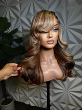 Load image into Gallery viewer, 18” Ash blonde wig