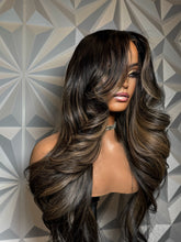 Load image into Gallery viewer, 24” Balayage Closure Wig (4 bundles)